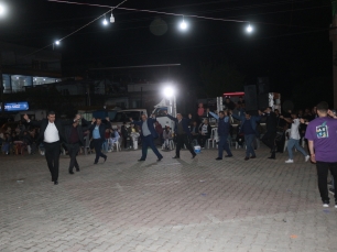 geleneksel-bayram-eglencelerine-katildi